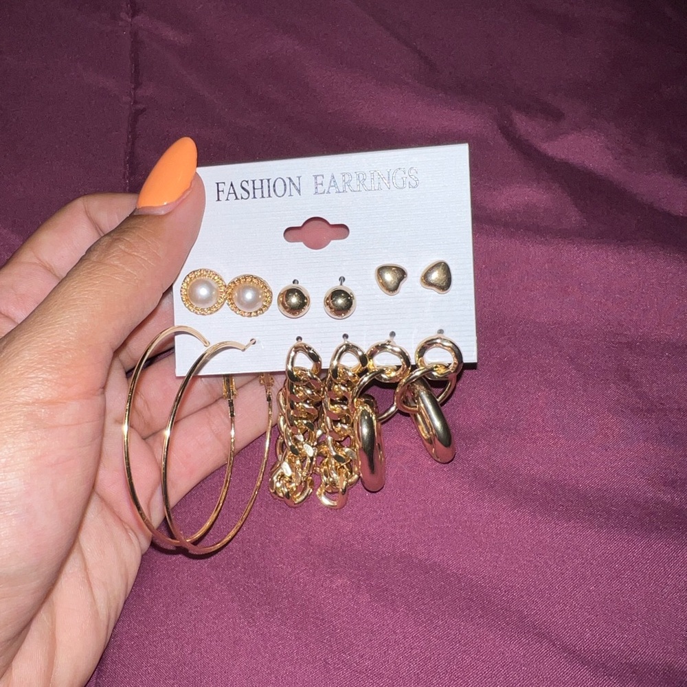 36 pairs of gold earrings